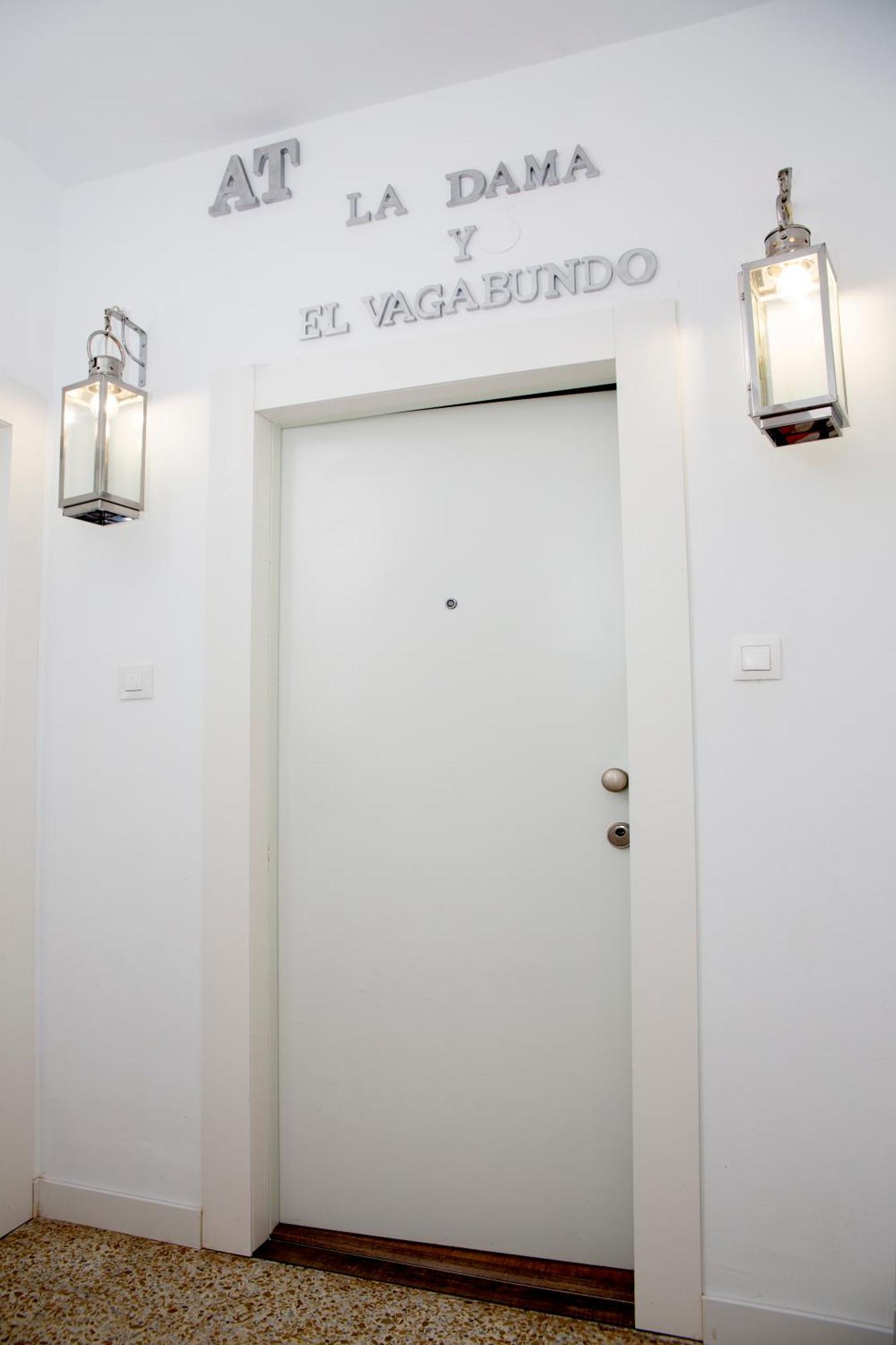 Conil Apartamentos La Dama Y El Vagabundo Кониль-де-ла-Фронтера Экстерьер фото